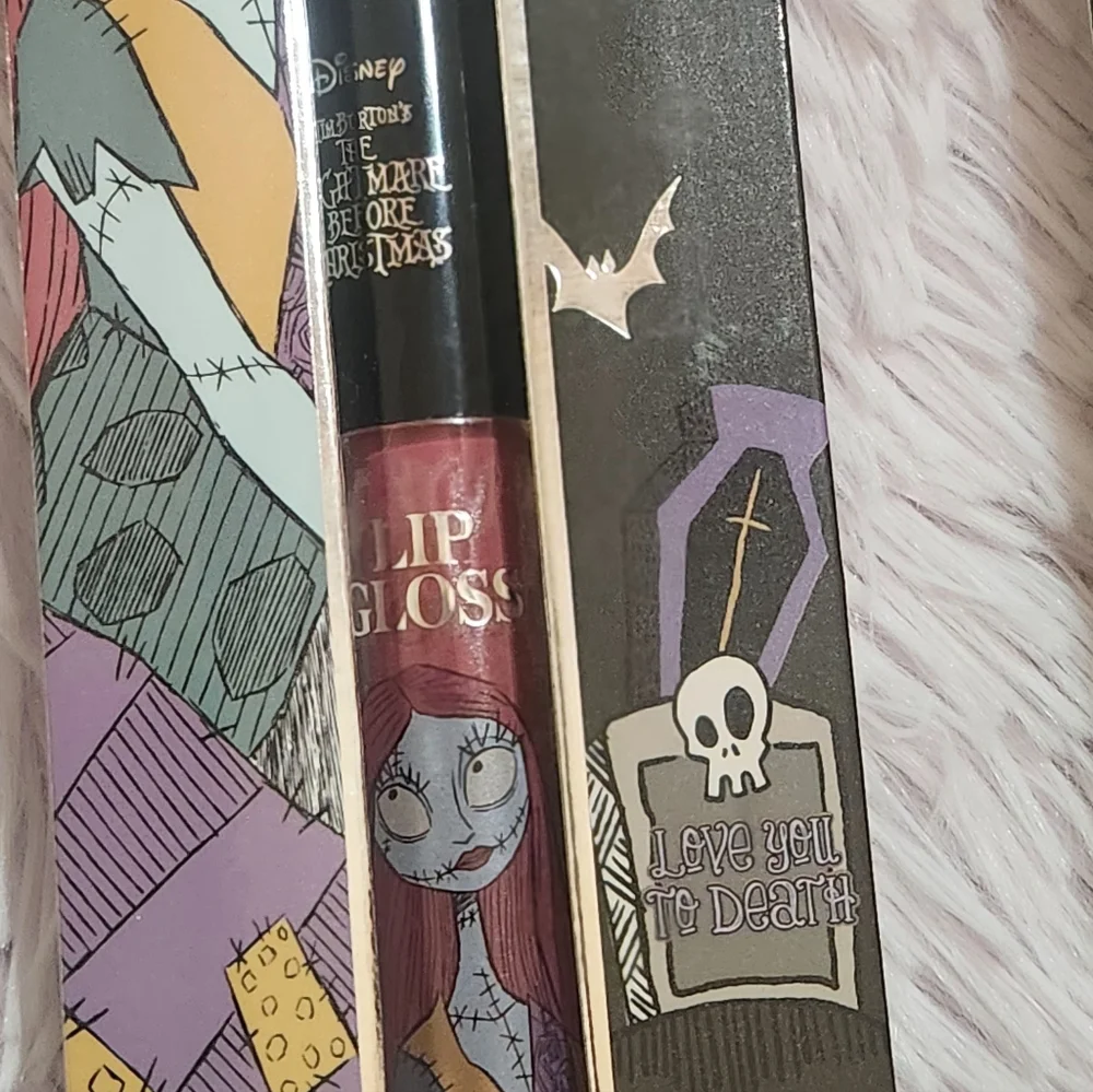 Disney set lip